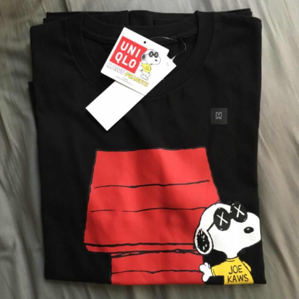 Kaws x Peanuts Uniqlo Black Snoopy Tshirt